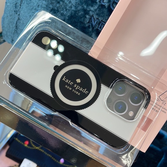 Kate Spade New York
Logo iPhone 13
iPhone 13 Pro
iPhone 13 Pro - Picture 9 of 16